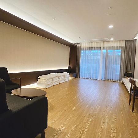 סאוגוויפו The Qube Resort Jeju מראה חיצוני תמונה