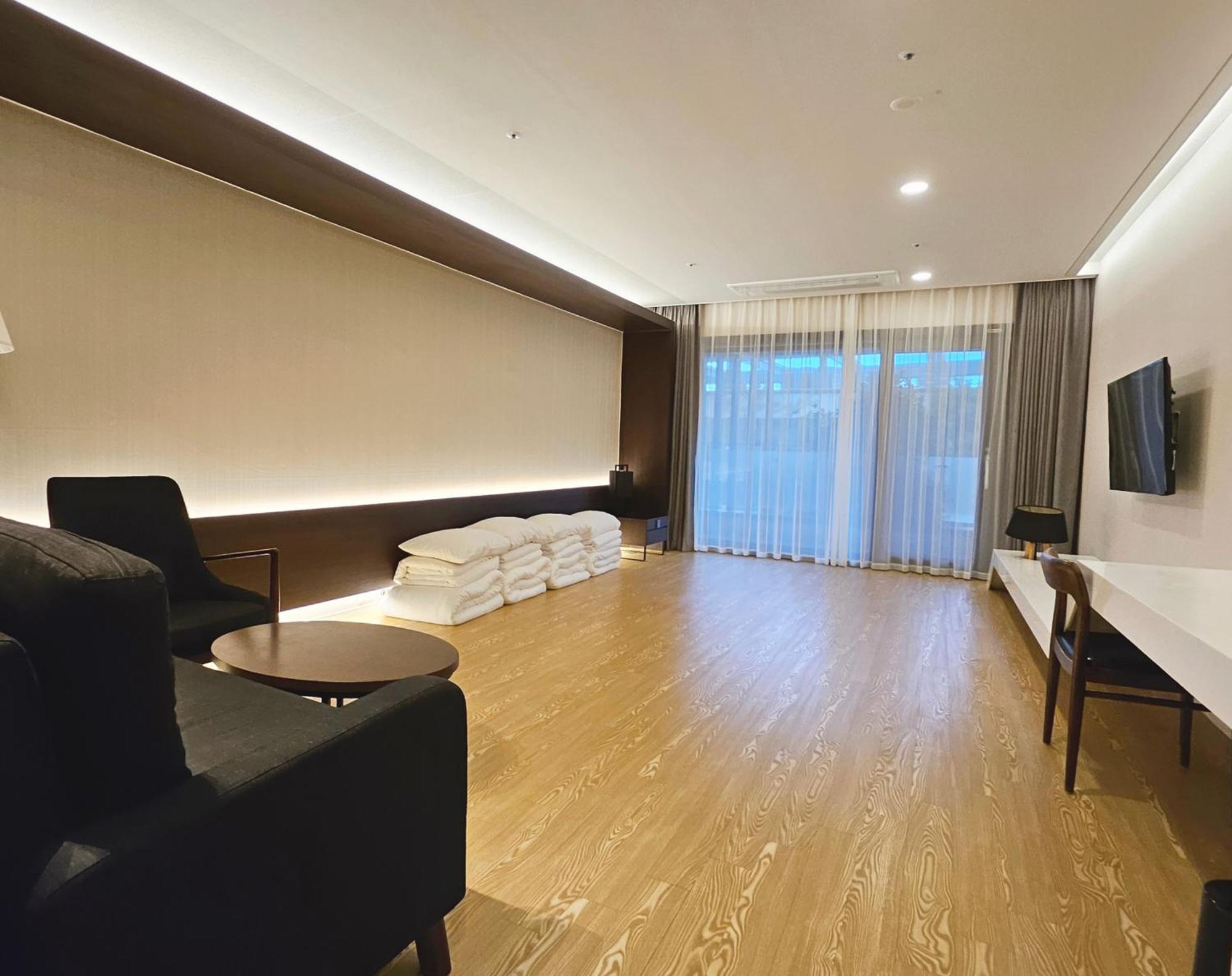 סאוגוויפו The Qube Resort Jeju מראה חיצוני תמונה