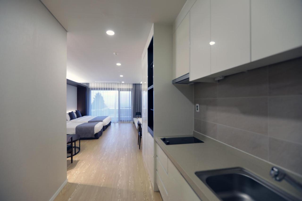סאוגוויפו The Qube Resort Jeju מראה חיצוני תמונה