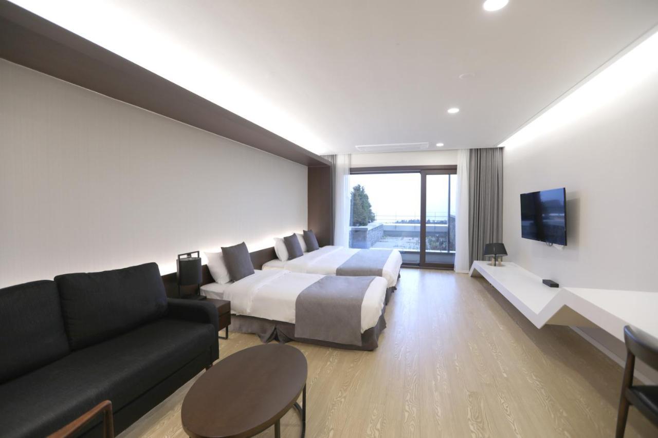 סאוגוויפו The Qube Resort Jeju מראה חיצוני תמונה