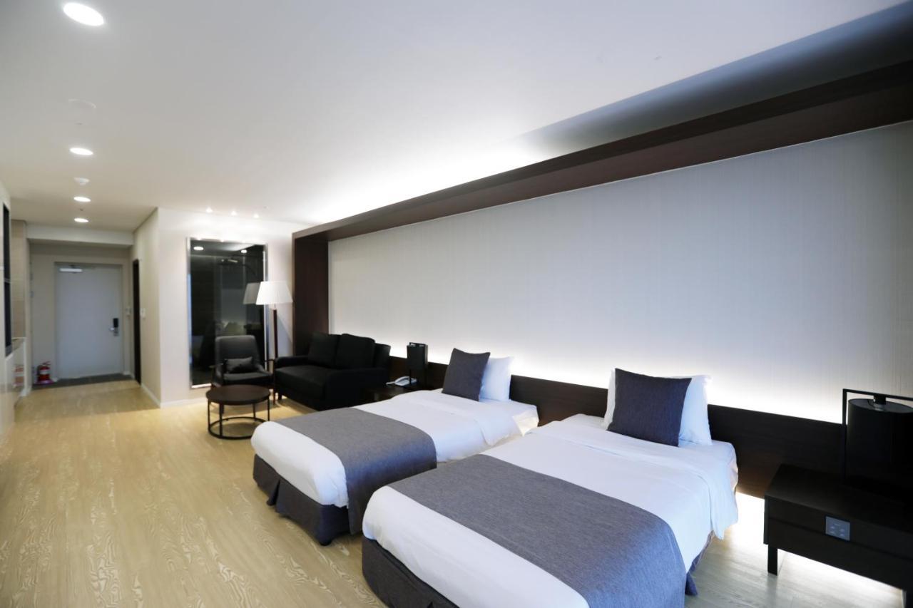 סאוגוויפו The Qube Resort Jeju מראה חיצוני תמונה