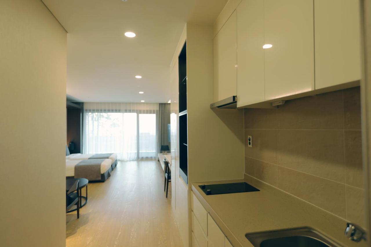 סאוגוויפו The Qube Resort Jeju מראה חיצוני תמונה