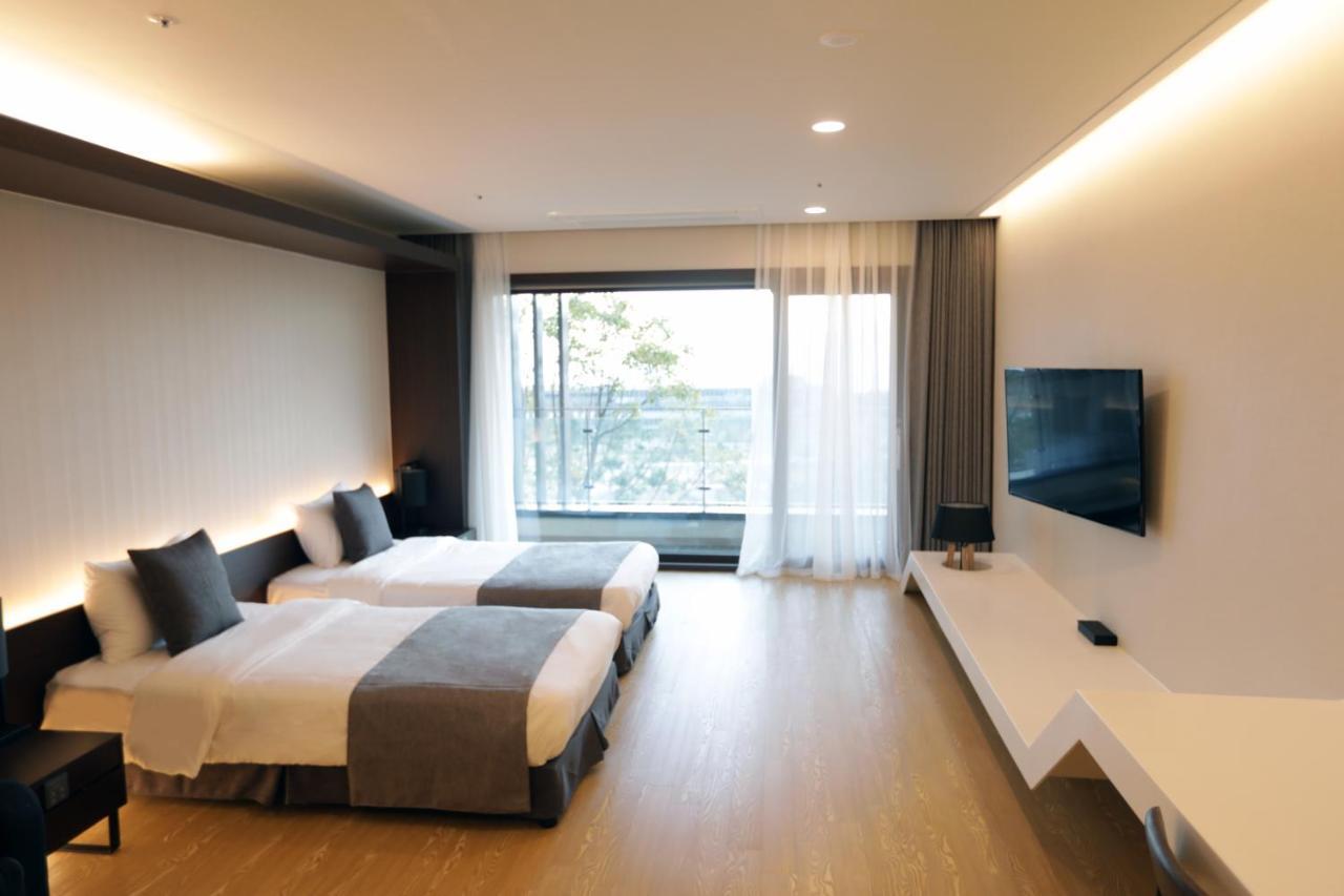 סאוגוויפו The Qube Resort Jeju מראה חיצוני תמונה