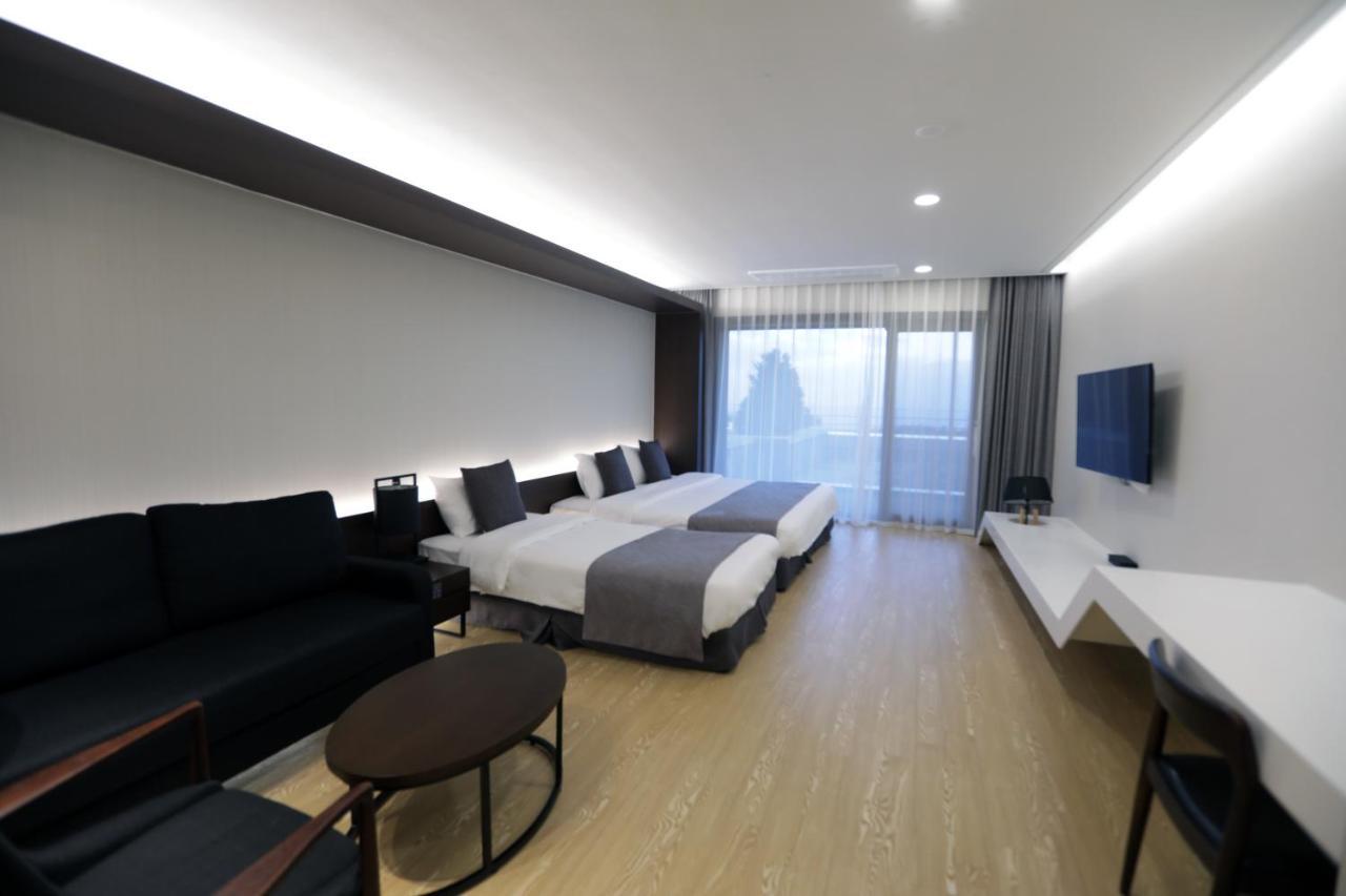 סאוגוויפו The Qube Resort Jeju מראה חיצוני תמונה