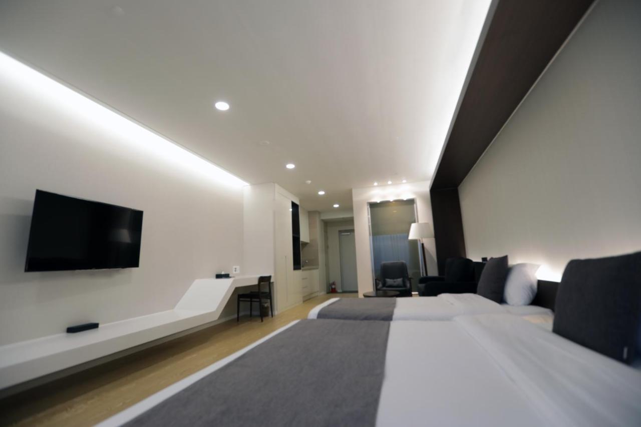 סאוגוויפו The Qube Resort Jeju מראה חיצוני תמונה