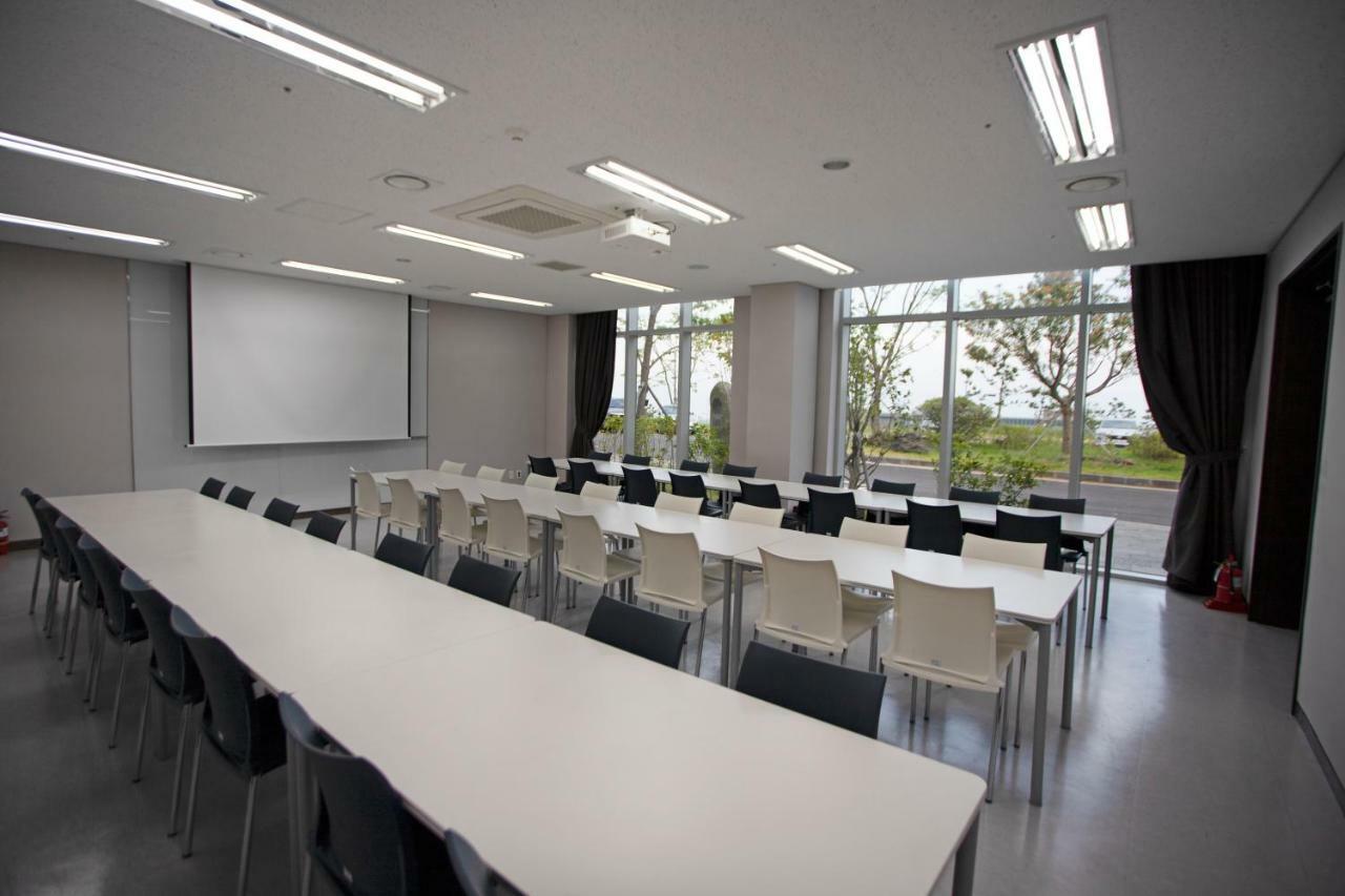 סאוגוויפו The Qube Resort Jeju מראה חיצוני תמונה