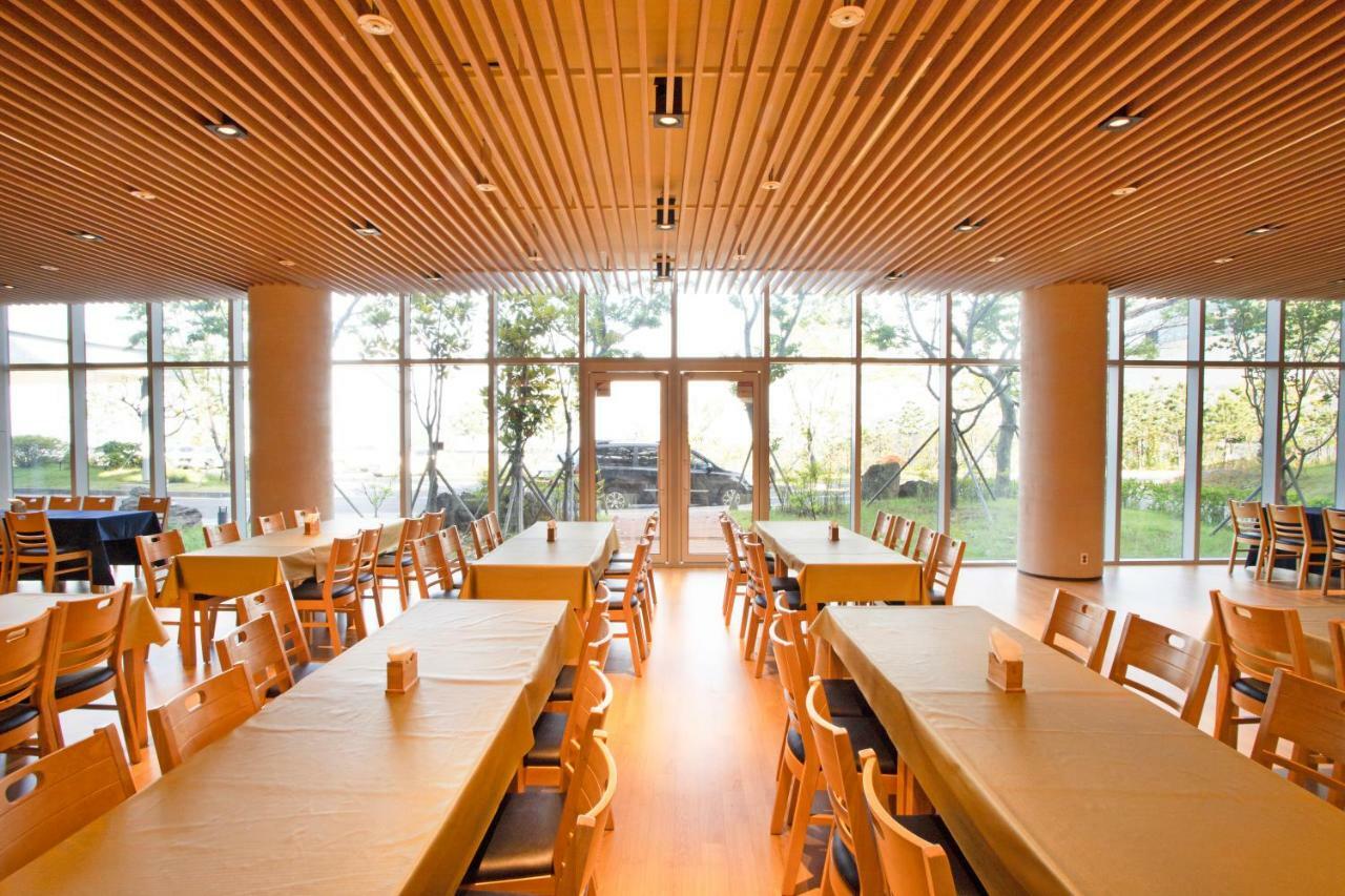 סאוגוויפו The Qube Resort Jeju מראה חיצוני תמונה